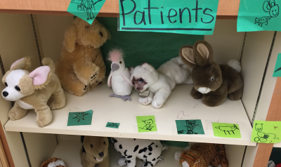 a make believe veterinarian playset with stuffed animals